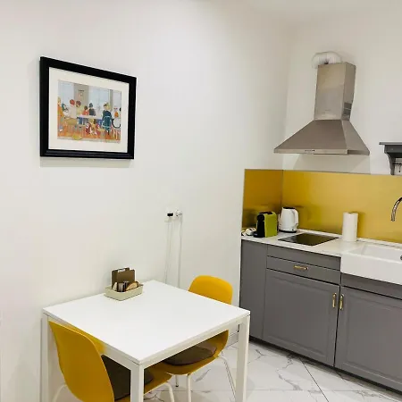 Modern Flat Near Liberty Bridge *