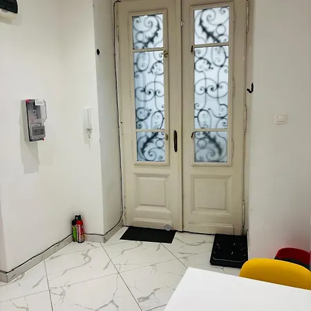 شقة Modern Flat Near Liberty Bridge *